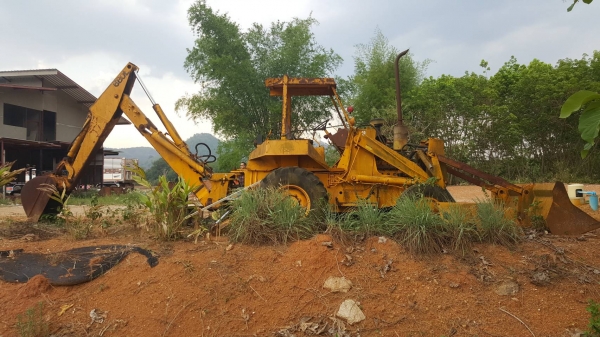 ขายยกคู่ตามสภาพ 240,000 รถตัก CAT 910 เครื่องพัง และรถตักหน้าขุดหลัง CASE เครื่องพังเหมือนกันครับ