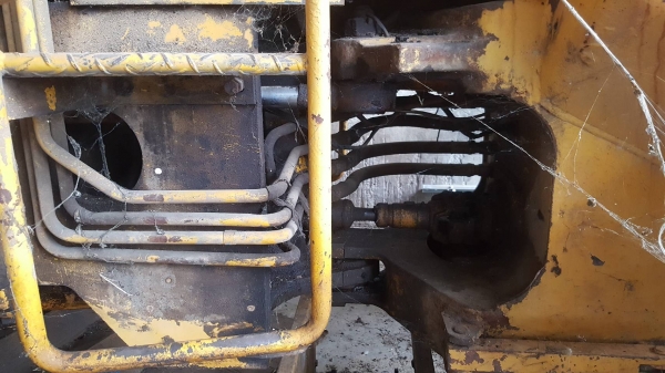 ขายยกคู่ตามสภาพ 240,000 รถตัก CAT 910 เครื่องพัง และรถตักหน้าขุดหลัง CASE เครื่องพังเหมือนกันครับ