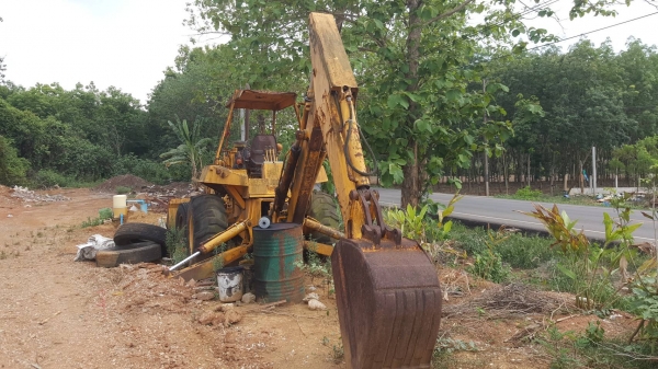 ขายยกคู่ตามสภาพ 240,000 รถตัก CAT 910 เครื่องพัง และรถตักหน้าขุดหลัง CASE เครื่องพังเหมือนกันครับ