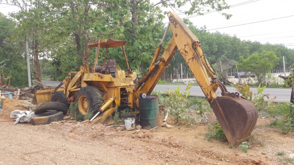 ขายยกคู่ตามสภาพ 240,000 รถตัก CAT 910 เครื่องพัง และรถตักหน้าขุดหลัง CASE เครื่องพังเหมือนกันครับ