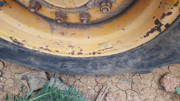 ขายยกคู่ตามสภาพ 240,000 รถตัก CAT 910 เครื่องพัง และรถตักหน้าขุดหลัง CASE เครื่องพังเหมือนกันครับ