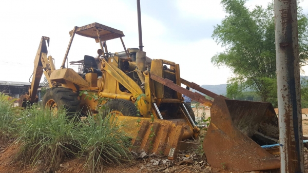 ขายยกคู่ตามสภาพ 240,000 รถตัก CAT 910 เครื่องพัง และรถตักหน้าขุดหลัง CASE เครื่องพังเหมือนกันครับ