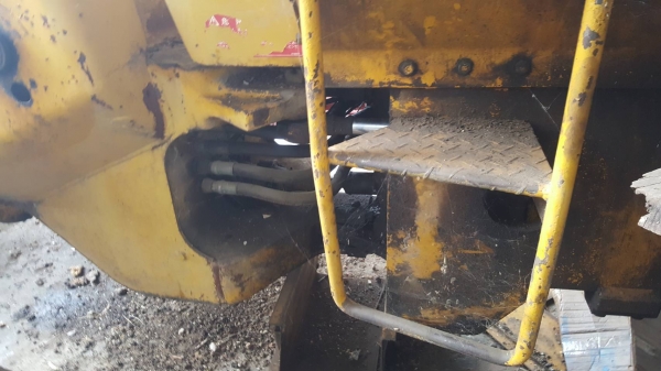 ขายยกคู่ตามสภาพ 240,000 รถตัก CAT 910 เครื่องพัง และรถตักหน้าขุดหลัง CASE เครื่องพังเหมือนกันครับ