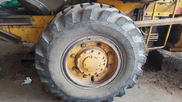 ขายตามสภาพ 185,000 บาท รถตัก CAT 910 เครื่องพังอย่างเดียว เกียร์ครบ ยางสวย ราคาต่อรองได้ครับ ขายตามสภาพ 185,000 บาท รถตัก CAT 910 เครื่องพังอย่างเดียว เกียร์ครบ ยางสวย ราคาต่อรองได้ครับ