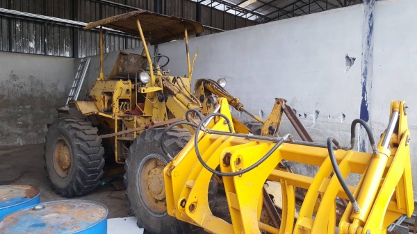 ขายตามสภาพ 185,000 บาท รถตัก CAT 910 เครื่องพังอย่างเดียว เกียร์ครบ ยางสวย ราคาต่อรองได้ครับ