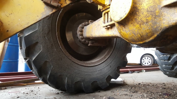 ขายตามสภาพ 185,000 บาท รถตัก CAT 910 เครื่องพังอย่างเดียว เกียร์ครบ ยางสวย ราคาต่อรองได้ครับ ขายตามสภาพ 185,000 บาท รถตัก CAT 910 เครื่องพังอย่างเดียว เกียร์ครบ ยางสวย ราคาต่อรองได้ครับ