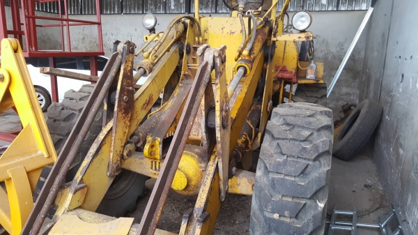 ขายตามสภาพ 185,000 บาท รถตัก CAT 910 เครื่องพังอย่างเดียว เกียร์ครบ ยางสวย ราคาต่อรองได้ครับ ขายตามสภาพ 185,000 บาท รถตัก CAT 910 เครื่องพังอย่างเดียว เกียร์ครบ ยางสวย ราคาต่อรองได้ครับ