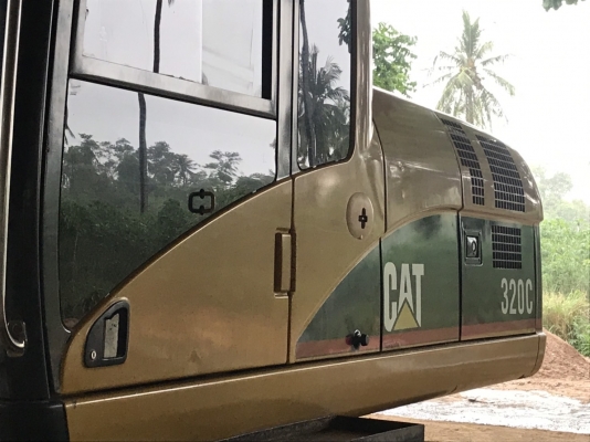 ขายรถแบคโฮ CAT320C สวยสภาพพร้อมไช้เครื่องดีโซ่หนาเอวแน่น