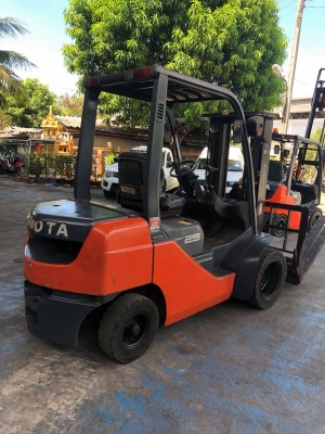 ขายรถฟอร์คลิฟท์เก่านอกนำเข้าจากญี่ปุ่น Toyota 8FD25