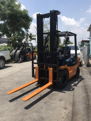 ขายรถฟอร์คลิฟท์ยี่ห้อTOYOTAรุ่น7FD25