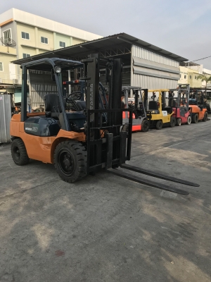 ขายรถฟอร์คลิฟท์ยี่ห้อTOYOTAรุ่น7FD30