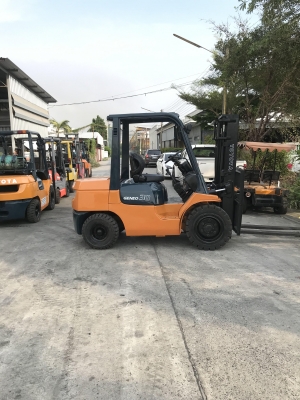 ขายรถฟอร์คลิฟท์ยี่ห้อTOYOTAรุ่น7FD30
