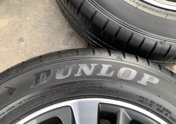 ล้อแม็กป้ายแดง Toyota Yaris Ativ ขอบ 15 สีเทาหน้าเงา พร้อมยางป้ายแดง 185-60-15 Dunlop แม็กสวยกริ๊บ ดอกยางมีตุ่ม
