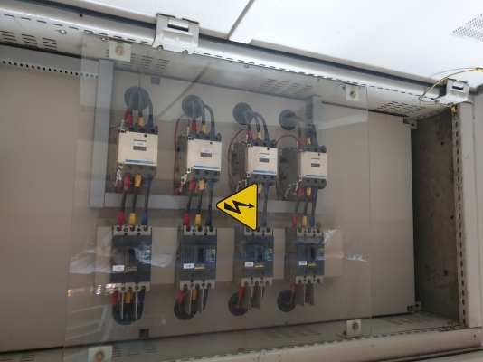 ขายตู้MDB250KVAพร้อมแคปแบ๊งค์เมน400Aลูกย่อย100แอมป์ทั้งหมด70,000ครับ