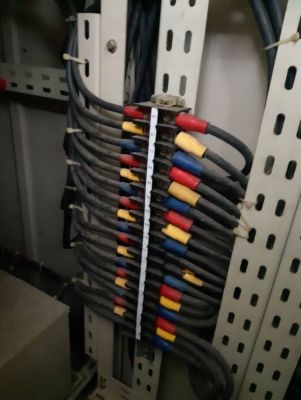 ขายตู้MDB250KVAพร้อมแคปแบ๊งค์เมน400Aลูกย่อย100แอมป์ทั้งหมด70,000ครับ