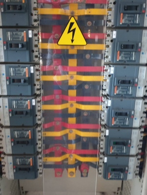 ขายตู้MDB250KVAพร้อมแคปแบ๊งค์เมน400Aลูกย่อย100แอมป์ทั้งหมด70,000ครับ