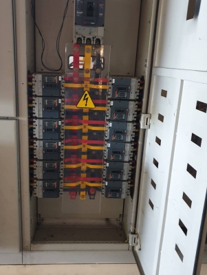 ขายตู้MDB250KVAพร้อมแคปแบ๊งค์เมน400Aลูกย่อย100แอมป์ทั้งหมด70,000ครับ