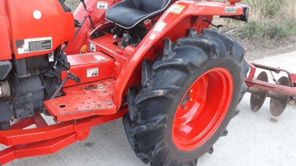 ขาย L3408DTสภาพพร้อมใช้งาน เครื่อง เกียรดี ไฮโลลิกแจ๋วๆ ยางดี4เส้น