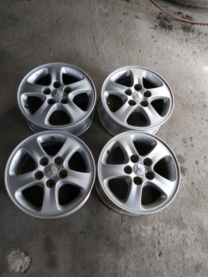 ล้อเปล่าขอบ15 5รู4วงแถมน๊อตล้อ