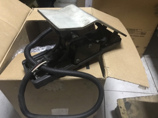 ซาก CAT 950G เครื่อง เกียร์ เฟืองท้ายอยู่ครบ (หัวฉีดใหม่ซื้อจากเมโทรสองแสนกว่าแล้ว) ซาก CAT 950G เครื่อง เกียร์ เฟืองท้ายอยู่ครบ (หัวฉีดใหม่ซื้อจากเมโทรสองแสนกว่าแล้ว)