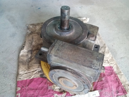 เกียร์ทดรอบ อัตราทด 1,000:1 งานดี ใช้งานได้ดีปกติ ราคา 3500 บาท+ ค่าส่งนิ่ม 350 บาทค่ะ