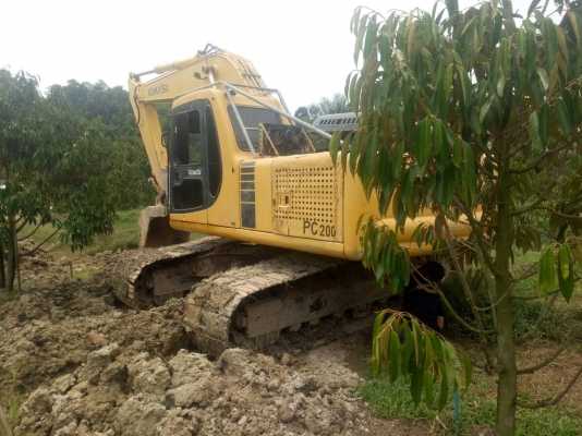 ขายแบคโฮ KOMATSU PC200-6 ไฟครบระบบเต็มเอกสารเล่มทะเบียนราคา 750,000