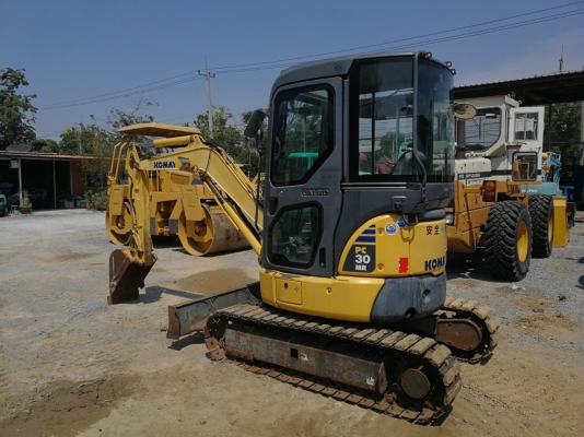 ราคาพิเศษ KOMATSU PC 30MR-3 นำเข้าจากญี่ปุ่นโดยตรง ชั่วโมงทำงานน้อย พร้อมตู้เก๋งสวยๆ โทร.090-986-2521 อ๊อบ