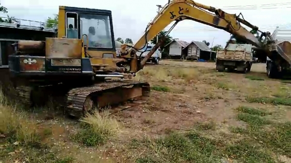 ขายด่วนรถแบคโฮ KOMATSU=PC60=5 เอกสารชื้อขาย รถพร้อมใช้งาน สนใจโทร 098-635-9769