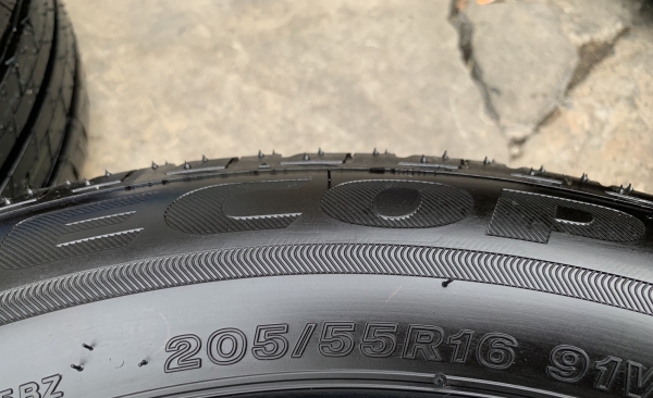 ยางป้ายแดง 205-55-16 Bridgestone รถออกปี 19 ตุ่มอลัง เส้นสีชัด ยางป้ายแดง 205-55-16 Bridgestone รถออกปี 19 ตุ่มอลัง เส้นสีชัด