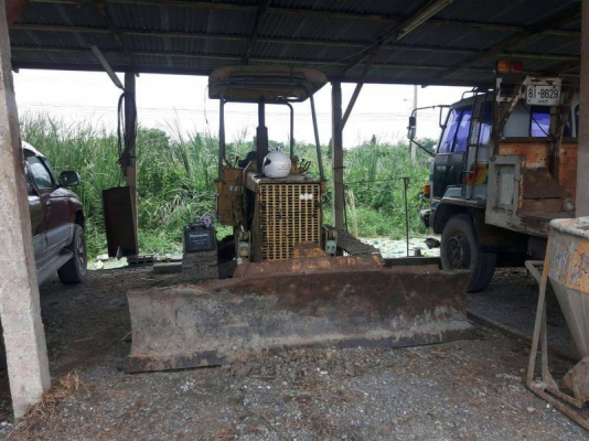 ขายแทรคเตอร์ KOMATSU D20P-5 สไลใบมีดได้6ทิศทางราคา 210,000