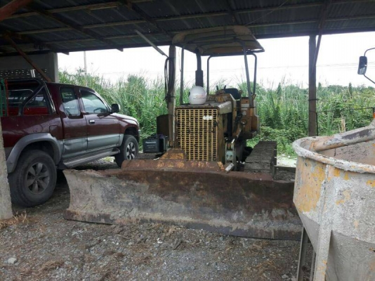 ขายแทรคเตอร์ KOMATSU D20P-5 สไลใบมีดไดี6ทิศทางราคา 210,000