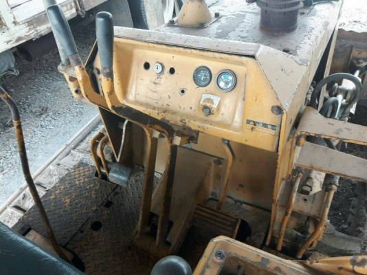 ขายแทรคเตอร์ KOMATSU D20P-5 สไลใบมีดไดี6ทิศทางราคา 210,000