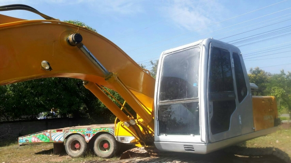 ขายรถแบคโฮKobelco 200พร้อมเทรลเลอร์