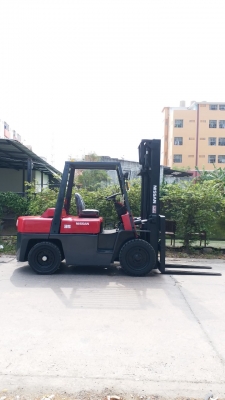 ขายรถยกโฟร์คลิฟท์ยี่ห้อ NISSAN3.5 ตัน ดีเซล เสาสูง4 เมตร