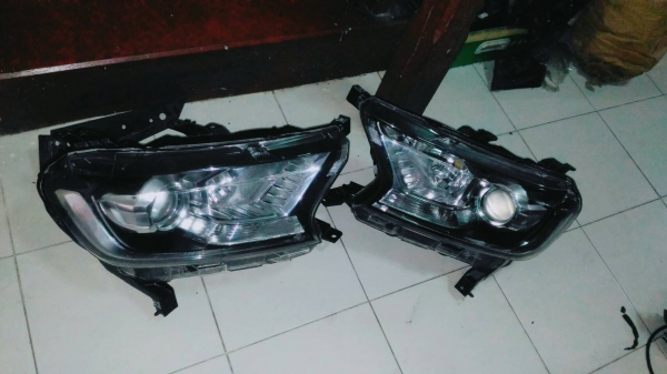 ไฟหน้า Ford Ranger 2017 ไฟหน้า Ford Ranger 2017