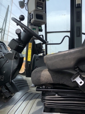 ขายรถตักล้อยาง CAT 962H นำเข้าเองจากญี่ปุ่น สภาพสวยพร้อมใช้ มีVDOการทำงานครับ ขายรถตักล้อยาง CAT 962H นำเข้าเองจากญี่ปุ่น สภาพสวยพร้อมใช้ มีVDOการทำงานครับ