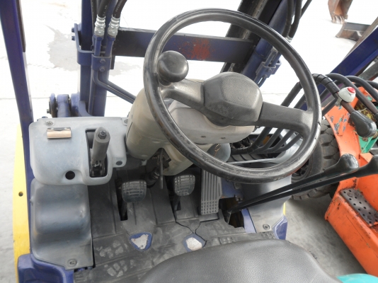 FG20c-14 รถโฟล์คลิฟท์เก่านอก KOMATSU ขายถูก 165,000บาท ยก2ตัน  เสาสูง3เมตร  งาสไลน์ซ้ายขวา  ยกจริงได้หนักถึง 2.5ตันสบายๆ  รถนอกสวยๆนำเข้ายังไม่เคยใช้งานในเมืองไทยเลย   =รุ่นใหม่เครื่องเบนซิน4สูบ  ยางตัน4เส้นเกียธรรมดา  ชั่วโม่งทำงานน้อยมาก เอกสารอินวอยล์