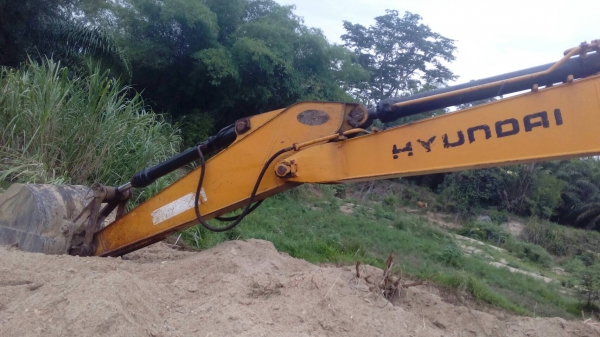 ขายแบคโฮHYUNDAI 210-3 รถทำงานได้ปกติ เอกสารซื้อขายราคา 380,000