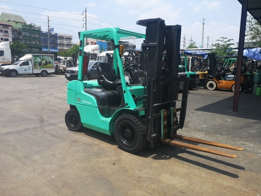 รถยกมิตซูบิชิรุ่นล่าสุด น้ำหนักยก 2.5 ตัน เสาสูง 4.50 เมตรเข้าตู้ เครื่องดีเซล เกียร์ออโต้ *****รถนอกนำเข้า ****