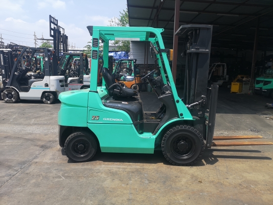 รถยกมิตซูบิชิรุ่นล่าสุด น้ำหนักยก 2.5 ตัน เสาสูง 4.50 เมตรเข้าตู้ เครื่องดีเซล เกียร์ออโต้ *****รถนอกนำเข้า ****