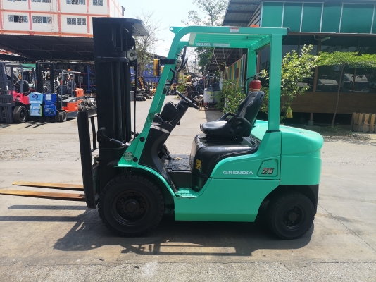 รถยกมิตซูบิชิรุ่นล่าสุด น้ำหนักยก 2.5 ตัน เสาสูง 4.50 เมตรเข้าตู้ เครื่องดีเซล เกียร์ออโต้ *****รถนอกนำเข้า ****