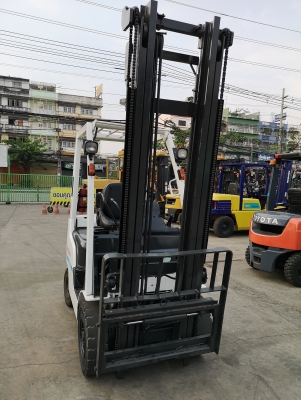 รถยกนิสสันรุ่นล่าสุด น้ำหนักยก 1.5 ตัน เสาสูง 4 เมตร เครื่องดีเซล เกียร์ออโต้ แผงงาสไลด์