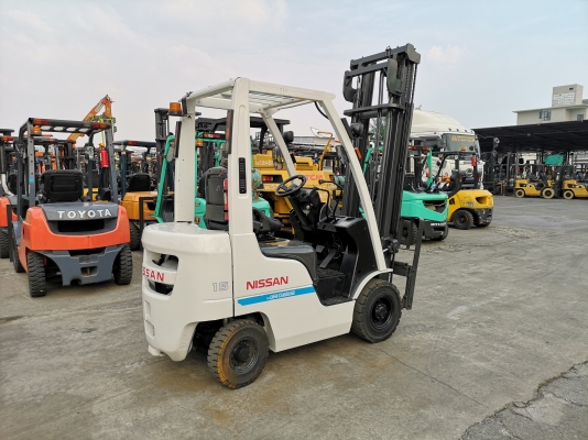 รถยกนิสสันรุ่นล่าสุด น้ำหนักยก 1.5 ตัน เสาสูง 4 เมตร เครื่องดีเซล เกียร์ออโต้ แผงงาสไลด์