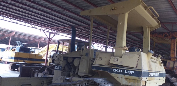 ขาย แทรคเตอร์ CAT  D4H เกียร์ตัด เอกสารเล่มทะเบียน