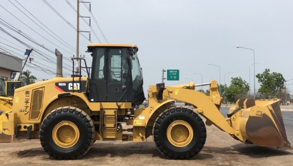 ขายรถตักล้อยาง CAT 962H นำเข้าเองจากญี่ปุ่น สภาพสวยพร้อมใช้ มีVDOการทำงานครับ ขายรถตักล้อยาง CAT 962H นำเข้าเองจากญี่ปุ่น สภาพสวยพร้อมใช้ มีVDOการทำงานครับ