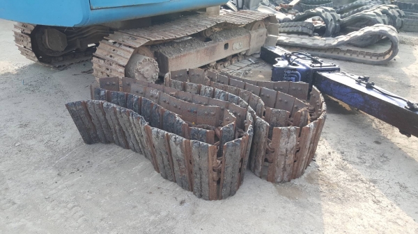 ขายโซ่เหล็ก/แทรคเหล็กก๊อบยาง สำหรับใส่รถขุดขนาด PC40 - PC55 จำนวน 38 ข้อ หน้าแทรคขนาด 40 ซม. กึ่งกลางสลัก-สลัก 13.5 ซม.สินค้าเดิมๆเก่านอก ยังไม่เคยใช้งานในเมืองไทย: ขายโซ่เหล็ก/แทรคเหล็กก๊อบยาง สำหรับใส่รถขุดขนาด PC40 - PC55 จำนวน 38 ข้อ หน้าแทรคขนาด 40 ซม. กึ่งกลางสลัก-สลัก 13.5 ซม.สินค้าเดิมๆเก่านอก ยังไม่เคยใช้งานในเมืองไทย: