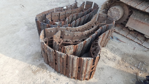 ขายโซ่เหล็ก/แทรคเหล็กก๊อบยาง สำหรับใส่รถขุดขนาด PC40 - PC55 จำนวน 38 ข้อ หน้าแทรคขนาด 40 ซม. กึ่งกลางสลัก-สลัก 13.5 ซม.สินค้าเดิมๆเก่านอก ยังไม่เคยใช้งานในเมืองไทย: ขายโซ่เหล็ก/แทรคเหล็กก๊อบยาง สำหรับใส่รถขุดขนาด PC40 - PC55 จำนวน 38 ข้อ หน้าแทรคขนาด 40 ซม. กึ่งกลางสลัก-สลัก 13.5 ซม.สินค้าเดิมๆเก่านอก ยังไม่เคยใช้งานในเมืองไทย: