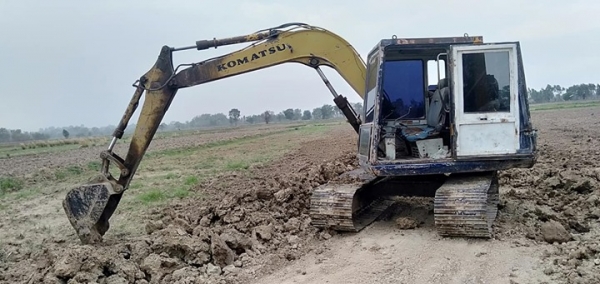 รถแบคโฮ pc60-5 พร้อมเทรลเลอร์ อีซูซุ หัวยาว ราคา 333,000.- บาท