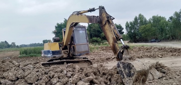 รถแบคโฮ pc60-5 พร้อมเทรลเลอร์ อีซูซุ หัวยาว ราคา 333,000.- บาท