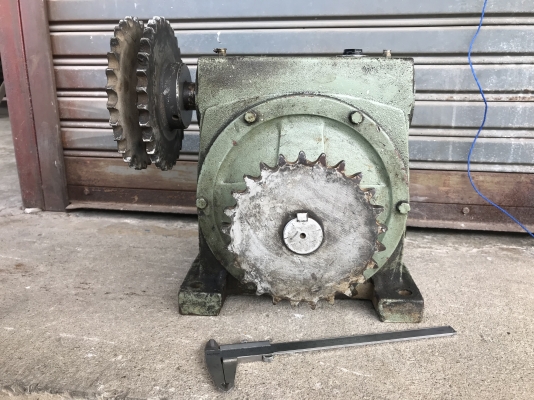 ขายหัวเกียร์ทดรอบ AOKI Wormgear LB5 เบอร์ 100 อัตราทด 1:60 made in Japan สภาพสวยเดิมๆ หมุนนิ่มแรงบิดเยอะ พร้อมใช้งาน